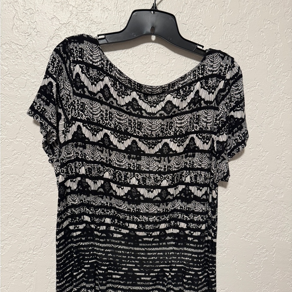 Ann Taylor Black and White Knit Top - Picture 5 of 10